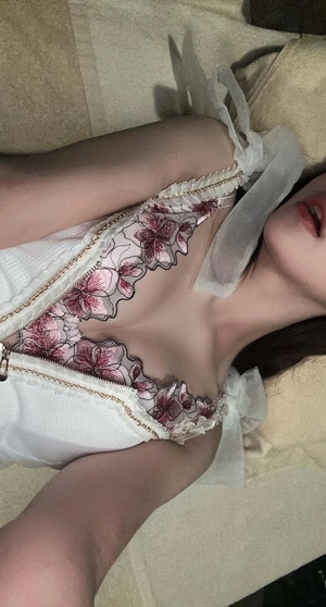 ももの写メ日記｜ヴェルサイユ 吉原高級店ソープ