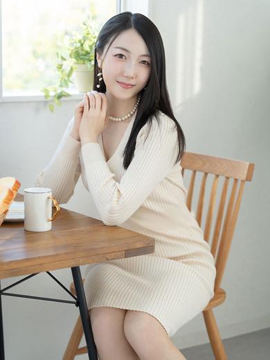 花咲沙奈 | 吉原 ハールブルク (1 / 7)