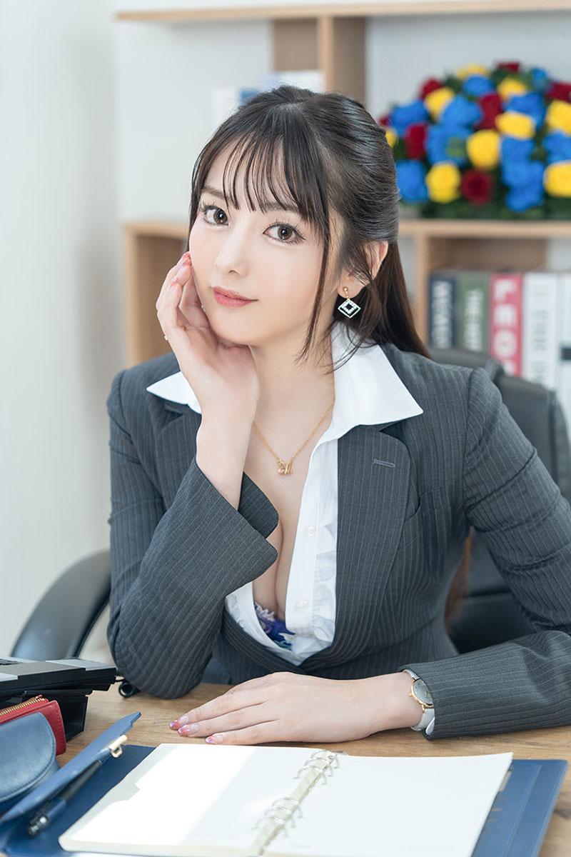 みなと | 吉原 秘書室 (1 / 5)